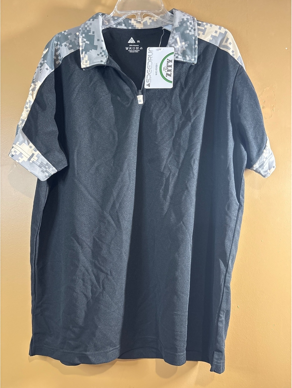 HC1234. Zitty Speedrun Men's XL Black Polo Shirt with Digital Camouflage Sleeves